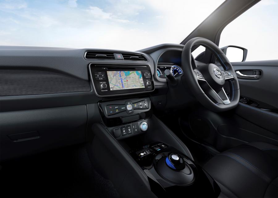 Торпедо Nissan Leaf 2.zero 2017 года  (JP) (фото 41 из 56)